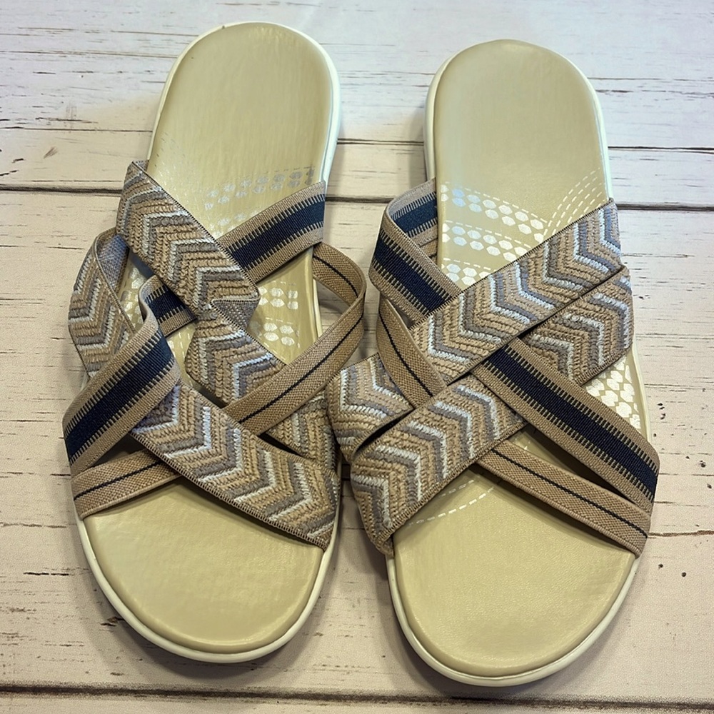 New in bag Tan Flip Flop Sandals Size 10 Boutique